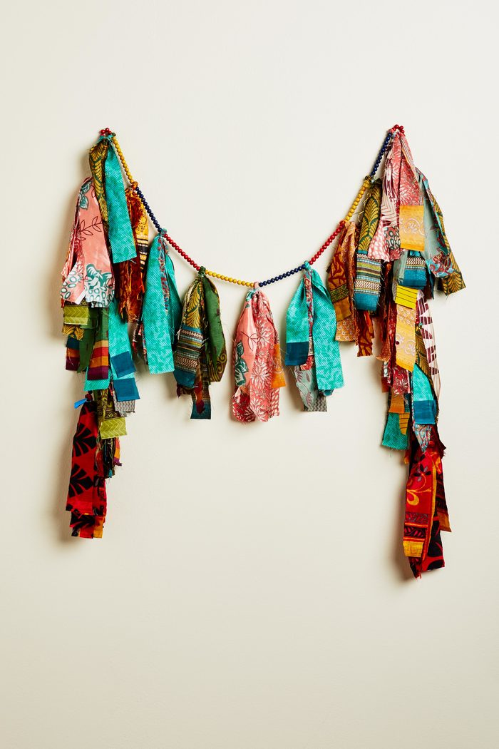 Material tassel discount garland