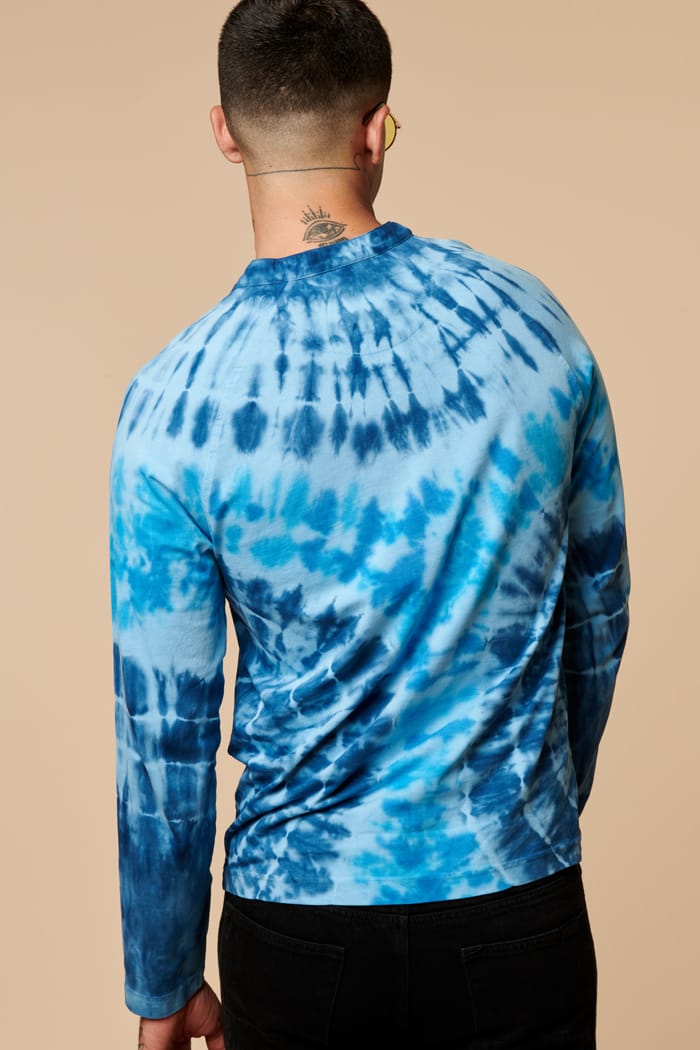 Blue tie dye deals shirt long sleeve